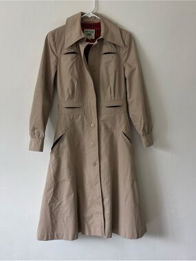 Vintage Women's Beige Trench Coat with Contrast Trim - Classic Longline